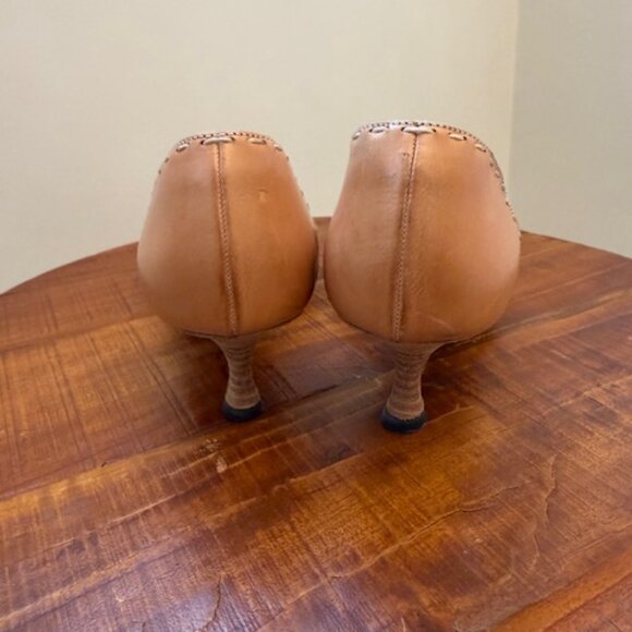 Manolo Blahnik Nude Kitten Heel Size 41 - Picture 2 of 3